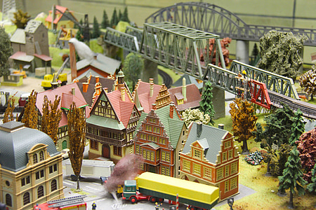 Modell-Eisenbahn, toytrain, Musterhaus, Miniaturhaus, Berlin, Deutschland
