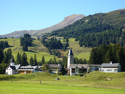 Dorf, Kirchturm, Kirche, Himmel, Parpan, Schweiz, Weide