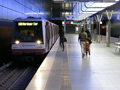 Σιδηροδρομικός Σταθμός, μετρό, Οι επιβάτες, ζωή στην πόλη, μονάδα δίσκου, φαινόταν, Αμβούργο