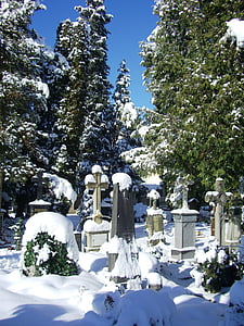 pierres tombales, bouchons de neige, vieux cimetière, Füssen, bleu ciel