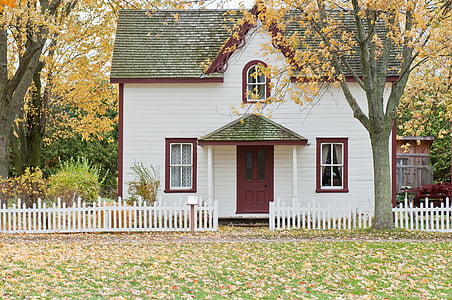bela, naslikal, hiša, lesene, okvirjem, ograje, listov