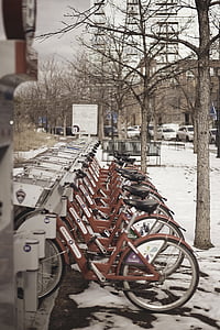 blandade, cyklar, cykel, garage, staden, snö, vinter