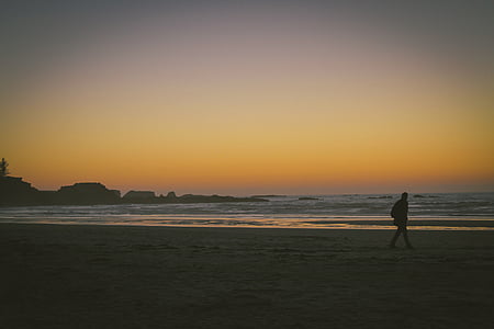 orang, berjalan, Pantai, senja, Pantai, laut, matahari terbenam