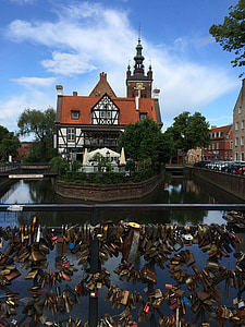 Gdańsk, Polônia, história, pontos turísticos, romance, fechaduras, ponte