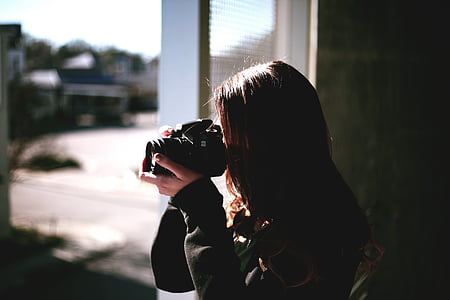 donna, Holding, DSLR, fotocamera, temi per la fotografia, fotocamera - attrezzature fotografiche, fotografare