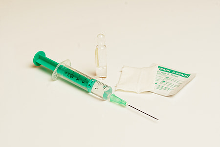 syringe, disposable syringe, needle, ampoule, fiole, swab, disinfection