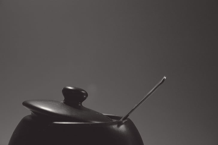 Close-up, cottura del pot, bianco e nero, cucchiaio