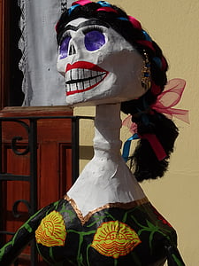 kuolleiden päivä, Catrina, Meksiko, perinne, suosittu festivaalien, paperimassaa, luuranko