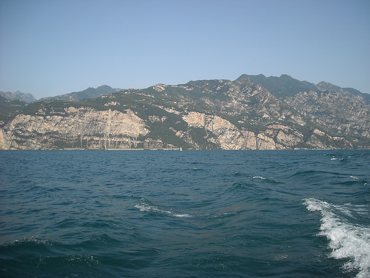 Itálie, Lago di Garda, pobřeží, útes, útesy