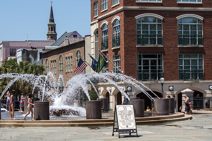 Fontána, náměstí ve městě, Charleston, Jižní Karolína, voda, děti, hrát