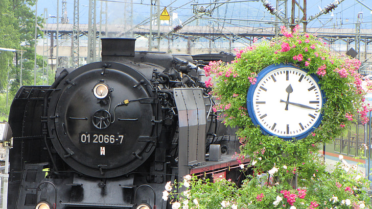 lokomotif uap, Clock, kereta api, Nostalgia, keberangkatan, Stasiun Kereta, perjalanan