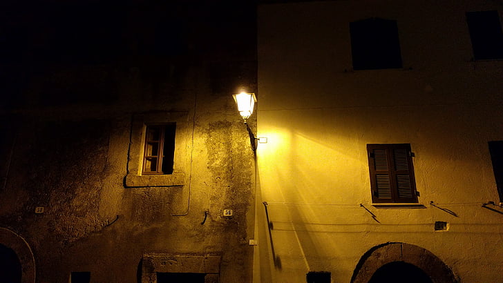 Italija, ulica, večer
