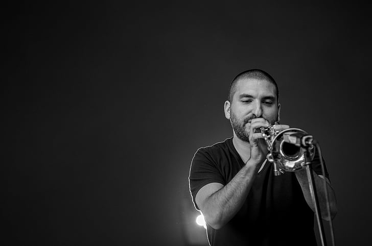 preto e branco, concerto, Ibrahim Maalouf - Les Ardentes 2016, homem, música, instrumento musical, músico