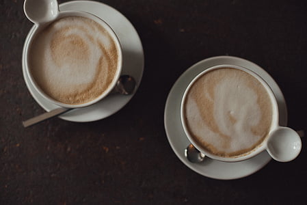 deux, blanc, céramique, café, grandes tasses, ensemble, cappuccino