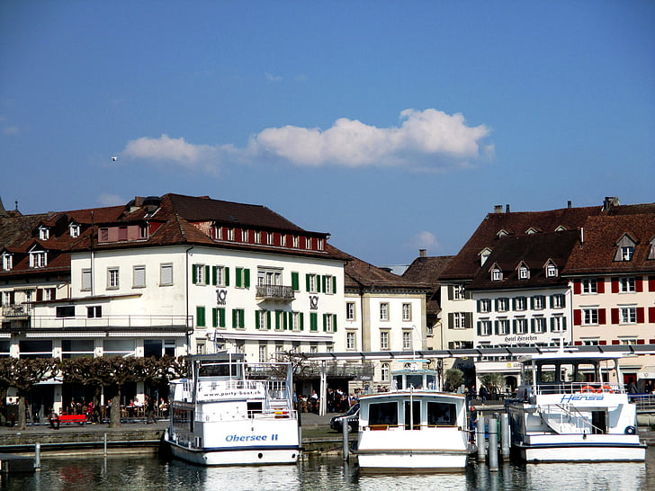 Rapperswil jona, Curyšské jezero, lodě v přístavu, staré město, Kanton st, Gallen, Švýcarsko