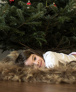 Dziewczyna, dziecko, Boże Narodzenie, Boże Narodzenie drzewo, relaksujący, dziecko, szczęśliwy