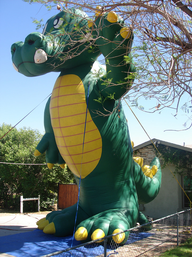 advertising inflatables, giant inflatables, alligator inflatables, giant alligator balloon