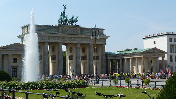 Brandenburská brána, Berlín, letné