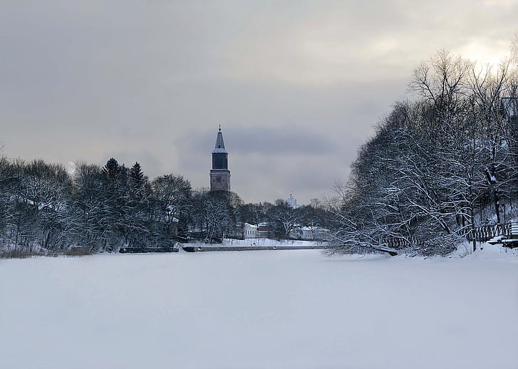 Turku, l'església, l'hivern, riu, neu, fusta, Lluna