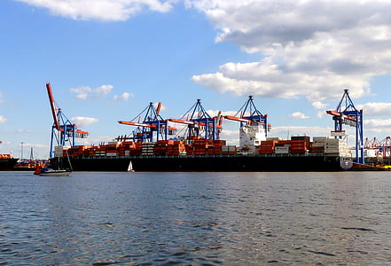 a hamburgi kikötő, kék ég, felhők, konténer terminál mentesítés, betöltése, daru, hajó