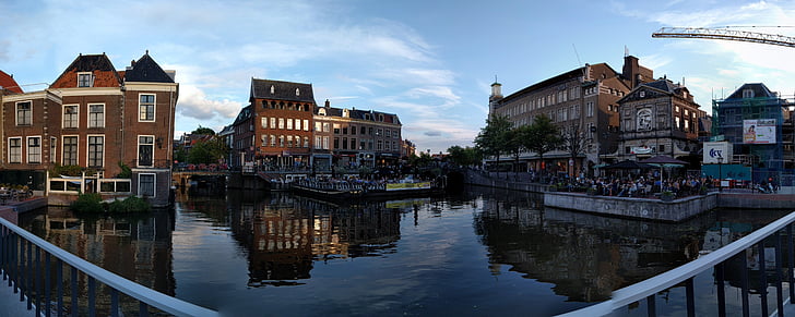 Leiden, Hollandia, csatorna, város