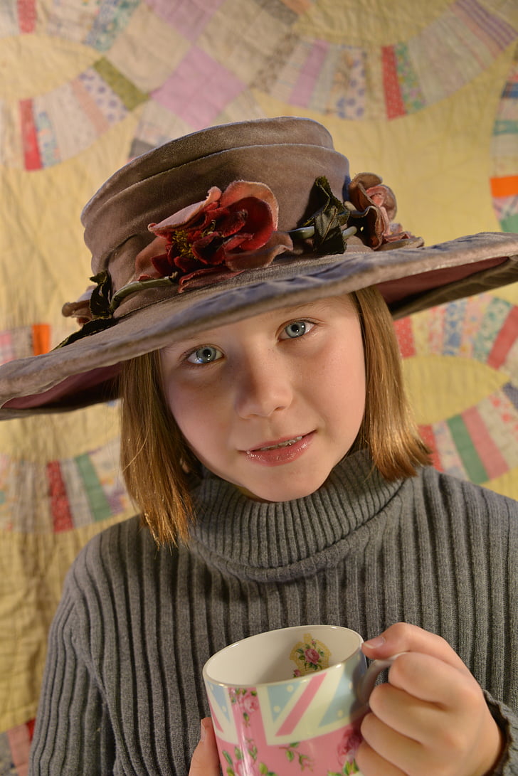 klobuk, dekle, čaj, gledaš fotoaparat, hrano in pijačo, samo ena ženska, portret