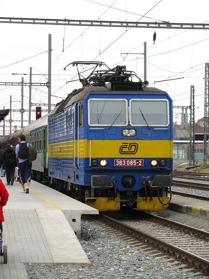 järnväg, Ellok, persontåg, allmänna transportmedel, Södra Böhmen, Tjeckien, Tabor