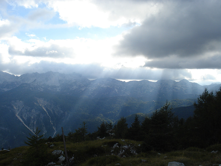 Slovenia, montagne, vista, raggi di luce, nuvole, sera, mattina