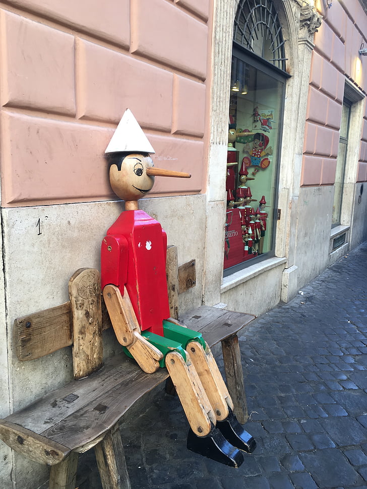 Roma, Pinocchio, mainan