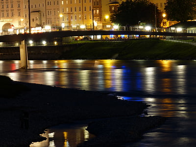 Río, puente, fotografía de noche, luces, reflexión, Salzach, Salzburg