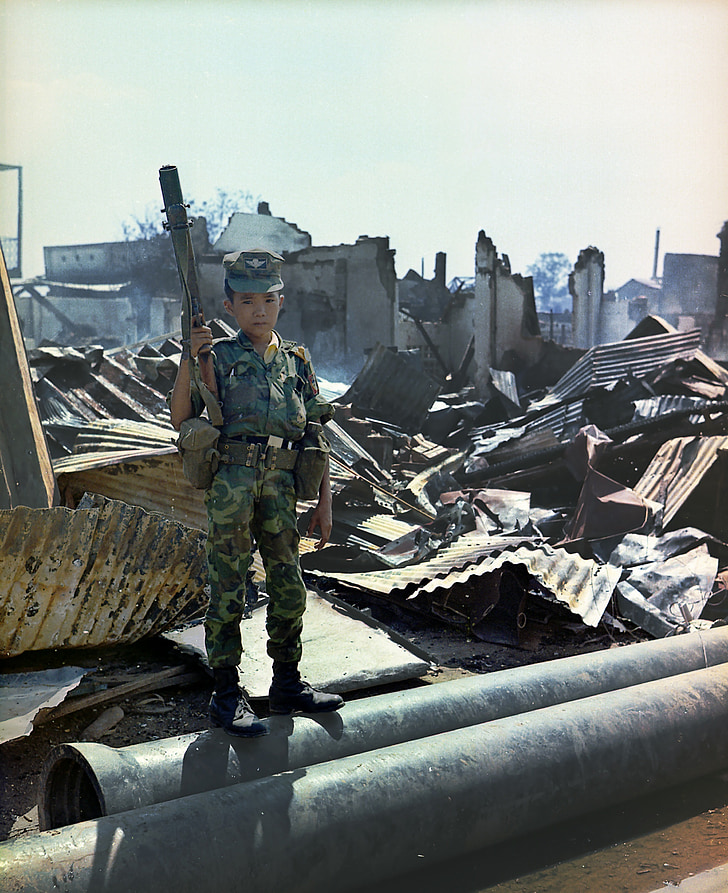 malé dieťa, smutný, vojak, vojna, Vietnam, 1968, Vietnamské dieťa