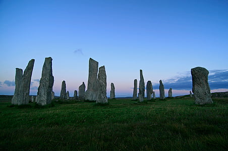 zielony, trawa, Highland, skały, kamień, Pomnik, niebieski
