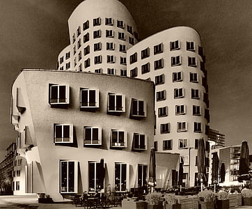 Düsseldorf, los medios de comunicación del puerto, edificios de Gehry, arte más construcción, arquitectura