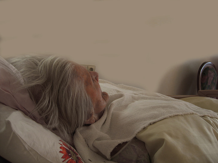 femeie, vechi, pat, se referă la, dependente, demenţă, vârsta