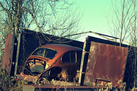 yard de récupération, voiture, épave, Vintage, vieux, cassé, rouge