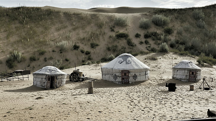 három, szürke, kupola, sátrak, sivatag, homok, dűnék