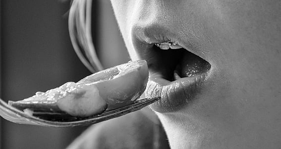 吃, 嘴里, 嘴唇, 饥饿, 女孩, 饿了, 叉子