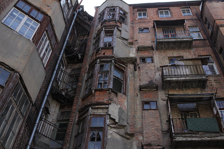 bâtiment, les ruines de la, maison, fenêtre de, balcon, destruction, réparation