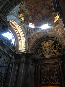 Biserica, fresce, lumina, frescă, sculpturi, coloane, absida