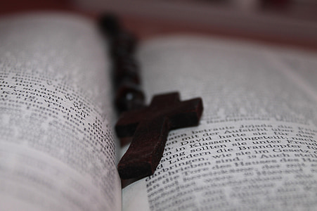 libro, Bibbia, Croce, Rosario, cristianesimo, il libro sacro, religione