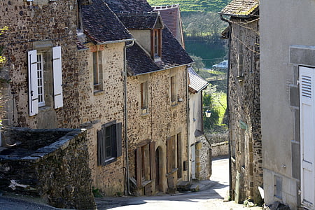 Berry, Francia, calle empinada, ángulos calle medieval sur l ' Anglin, casas antiguas baya Francia, casas rurales de francés antiguo
