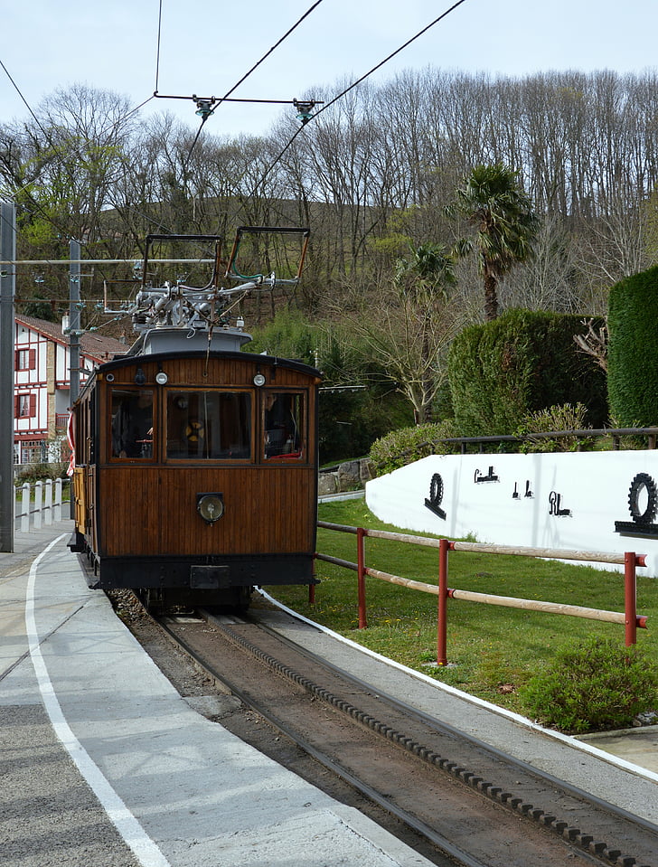 ozubeným kolesom vlak, Dvojlôžková kopci, Basque coast