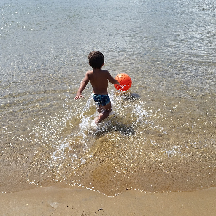 havet, Ioniske Hav, Calabrien, barn, to år, bold, Beach