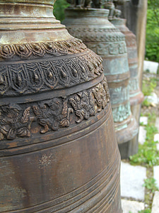 Glocken, in der Nähe, Bronze