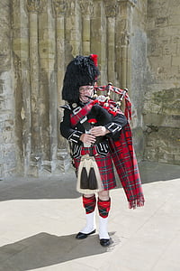 苏格兰吹笛者, 格子裙, 毛皮, 军事徽章, 风笛, 白色的口角, 苏格兰