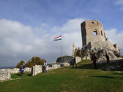 Csesznek, lâu đài, phế tích lâu đài, địa điểm nổi tiếng, lịch sử, lá cờ, du lịch