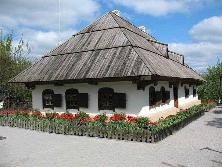 ukraiński hata, Muzeum, Połtawa, wiosna, tradycyjny dom, na zewnątrz budynku, zbudowana konstrukcja