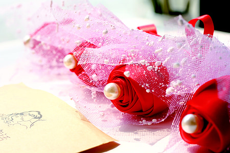 fleur de ruban, ruban rose, fleurs cadeaux