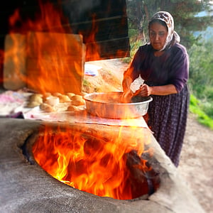 duona, kaimas, kaime moteris, tandyras, liepsna, tešla, Tandoori duona
