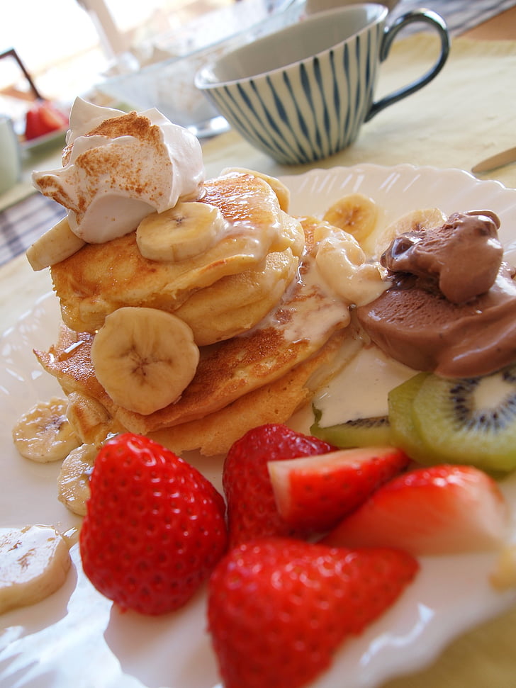 suites, pancake, breakfast, fruit, strawberry, dessert, food